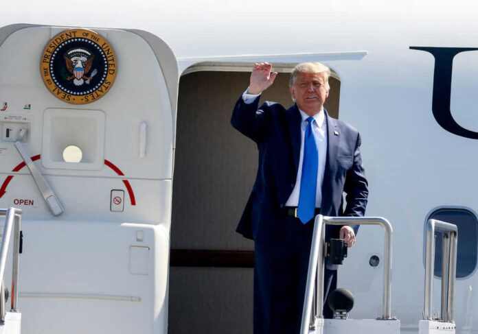 Donald Trump stepping out of Air Force One