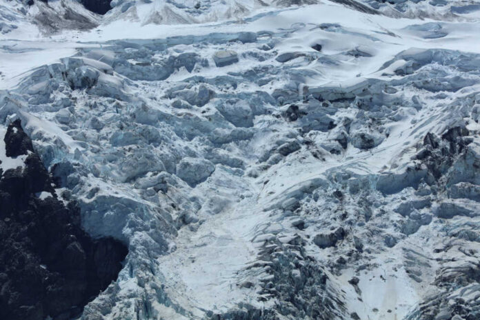 Glacier,And,Snow,In,Mount,Cook,National,Park,In,New Snowy mountain landscape with glacial ice and rocks