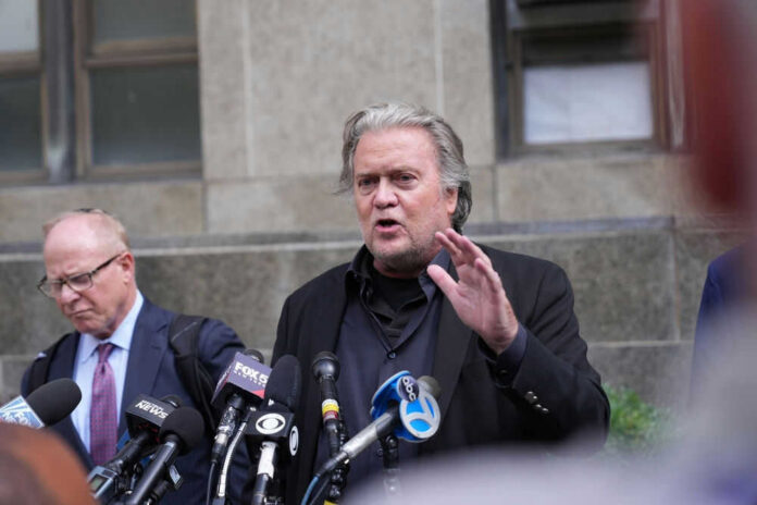 shutterstock_2199493807 Steve Bannon
